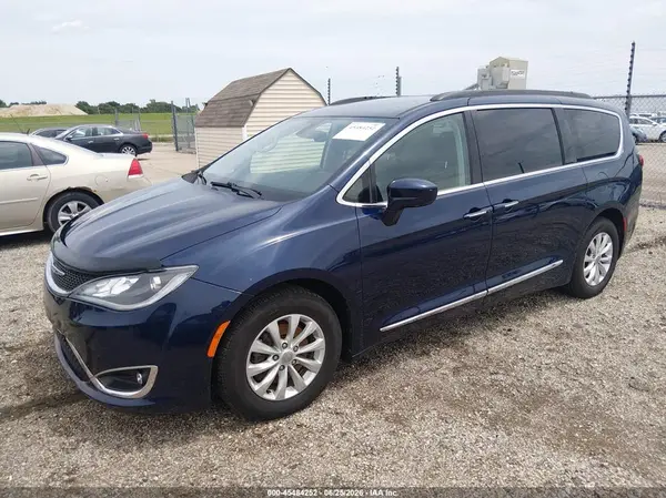 2C4RC1BG5HR608113 2017 CHRYSLER PACIFICA - Image 2