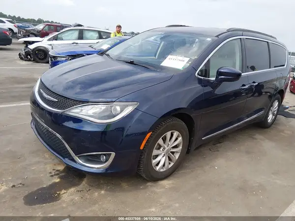 2C4RC1BG5HR610038 2017 CHRYSLER PACIFICA - Image 2