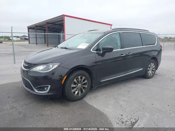 2C4RC1BG5HR613408 2017 CHRYSLER PACIFICA - Image 2