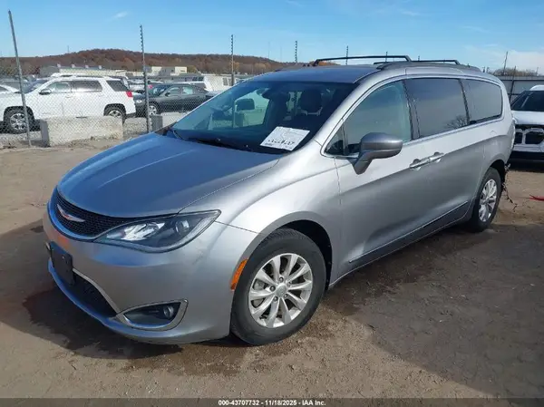 2C4RC1BG5HR613473 2017 CHRYSLER PACIFICA - Image 2