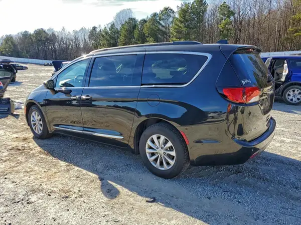 2C4RC1BG5HR613926 2017 CHRYSLER PACIFICA - Image 2