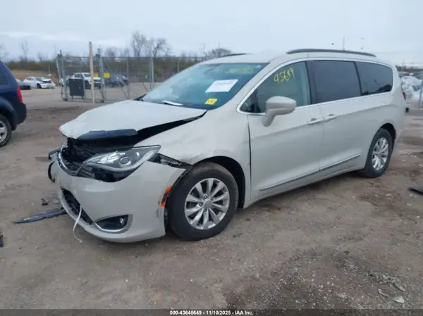 2C4RC1BG5HR621802 2017 CHRYSLER PACIFICA - Image 2