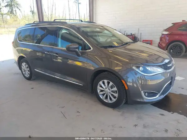 2C4RC1BG5HR642147 2017 CHRYSLER PACIFICA - Image 1