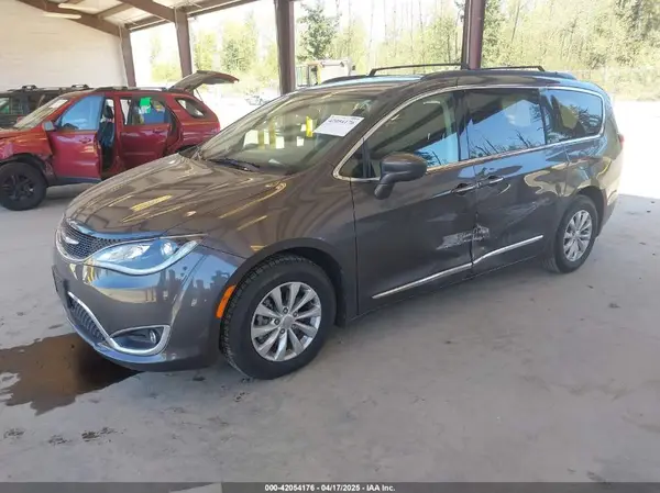 2C4RC1BG5HR642147 2017 CHRYSLER PACIFICA - Image 2
