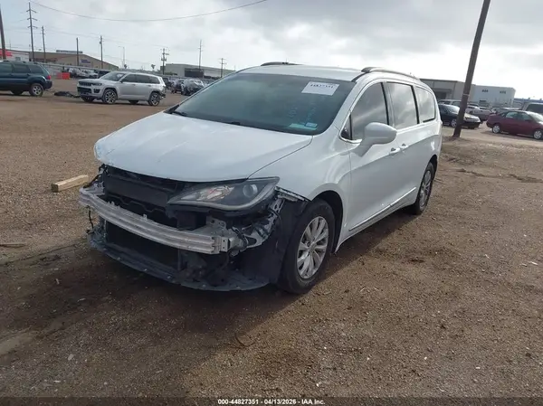 2C4RC1BG5HR642519 2017 CHRYSLER PACIFICA - Image 2