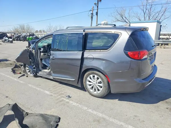 2C4RC1BG5HR642665 2017 CHRYSLER PACIFICA - Image 2