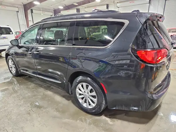 2C4RC1BG5HR642780 2017 CHRYSLER PACIFICA - Image 2
