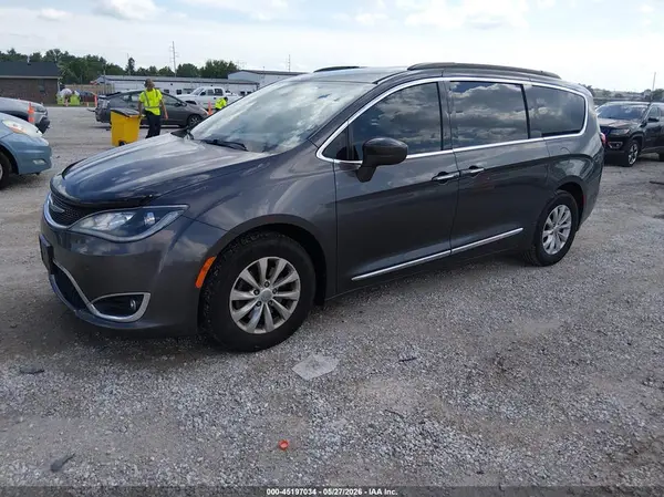 2C4RC1BG5HR667663 2017 CHRYSLER PACIFICA - Image 2