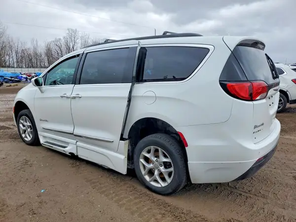 2C4RC1BG5HR668344 2017 CHRYSLER PACIFICA - Image 2
