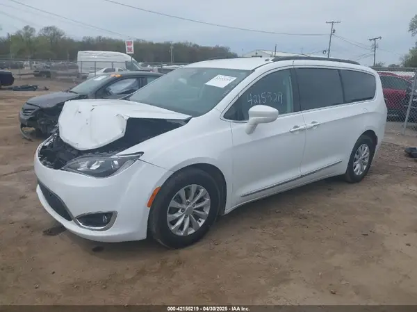 2C4RC1BG5HR676010 2017 CHRYSLER PACIFICA - Image 2