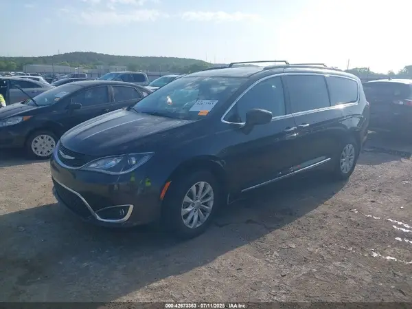2C4RC1BG5HR683457 2017 CHRYSLER PACIFICA - Image 2