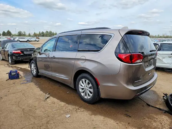 2C4RC1BG5HR684561 2017 CHRYSLER PACIFICA - Image 2