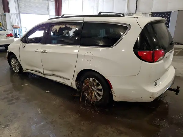 2C4RC1BG5HR688397 2017 CHRYSLER PACIFICA - Image 2