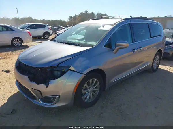 2C4RC1BG5HR691767 2017 CHRYSLER PACIFICA - Image 2