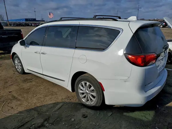 2C4RC1BG5HR702976 2017 CHRYSLER PACIFICA - Image 2