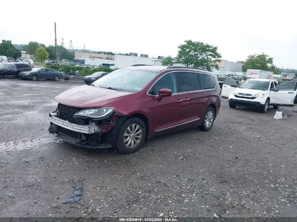 2C4RC1BG5HR703688 2017 CHRYSLER PACIFICA - Image 2