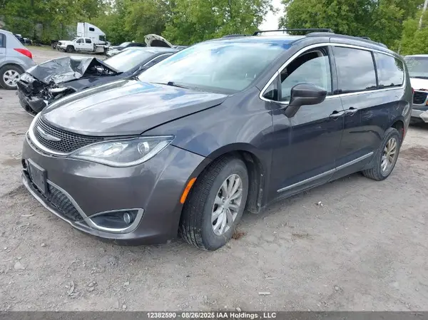 2C4RC1BG5HR710916 2017 CHRYSLER PACIFICA - Image 2