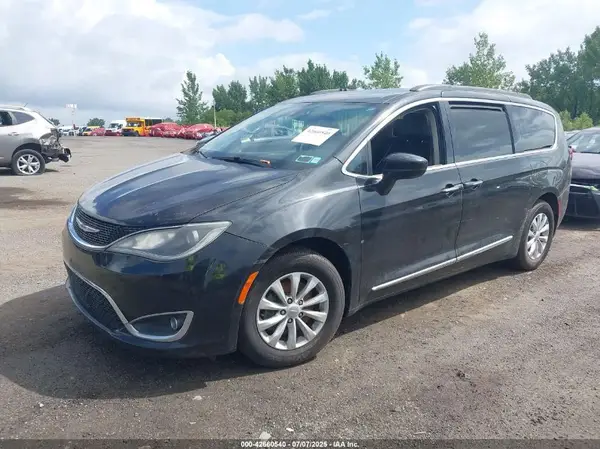 2C4RC1BG5HR712293 2017 CHRYSLER PACIFICA - Image 2
