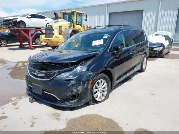 2C4RC1BG5HR730325 2017 CHRYSLER PACIFICA - Image 2