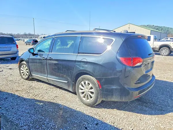 2C4RC1BG5HR739008 2017 CHRYSLER PACIFICA - Image 2