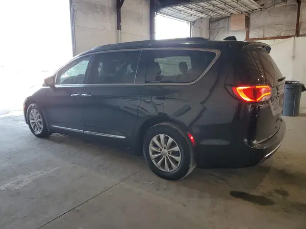2C4RC1BG5HR743656 2017 CHRYSLER PACIFICA - Image 2