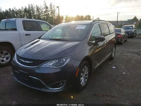 2C4RC1BG5HR758125 2017 CHRYSLER PACIFICA - Image 2