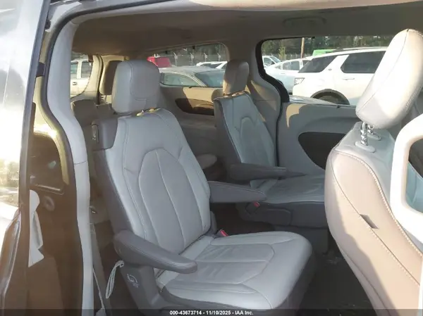 2C4RC1BG5HR758125 2017 CHRYSLER PACIFICA - Image 8