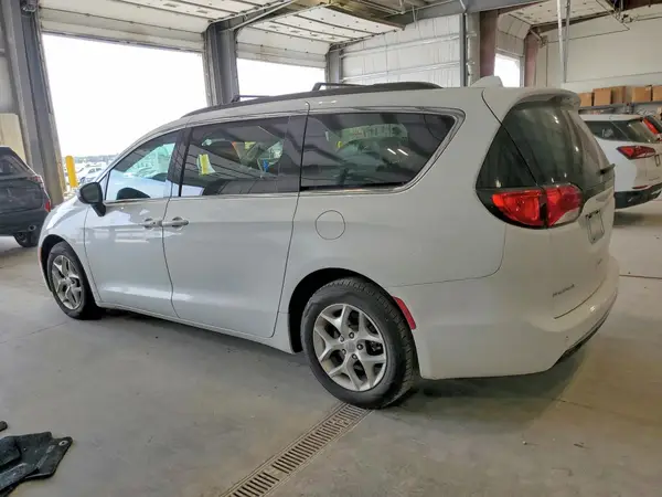2C4RC1BG5HR768380 2017 CHRYSLER PACIFICA - Image 2