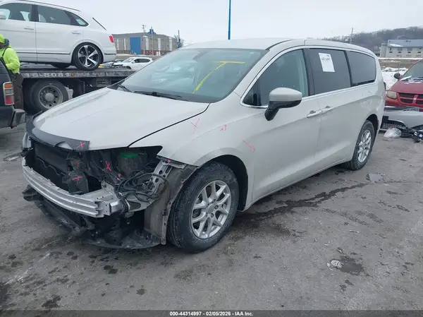 2C4RC1BG5HR771389 2017 CHRYSLER PACIFICA - Image 2