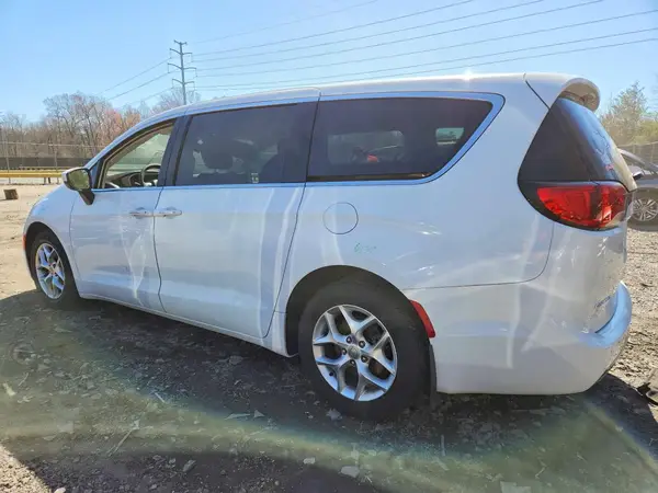 2C4RC1BG5HR782134 2017 CHRYSLER PACIFICA - Image 2