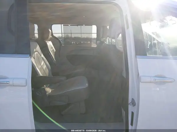 2C4RC1BG5HR794686 2017 CHRYSLER PACIFICA - Image 8