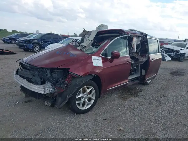 2C4RC1BG5HR794963 2017 CHRYSLER PACIFICA - Image 2