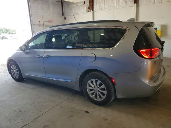 2C4RC1BG5HR795059 2017 CHRYSLER PACIFICA - Image 2