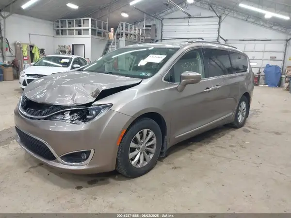 2C4RC1BG5HR795448 2017 CHRYSLER PACIFICA - Image 2