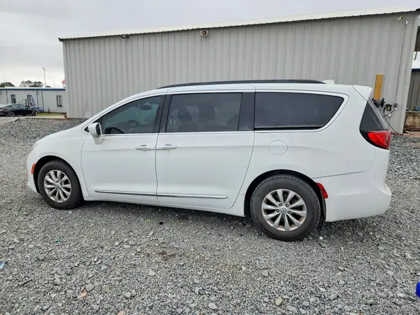 2C4RC1BG5HR795580 2017 CHRYSLER PACIFICA - Image 2