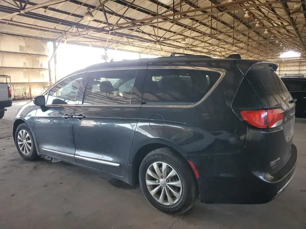 2C4RC1BG5HR795613 2017 CHRYSLER PACIFICA - Image 2