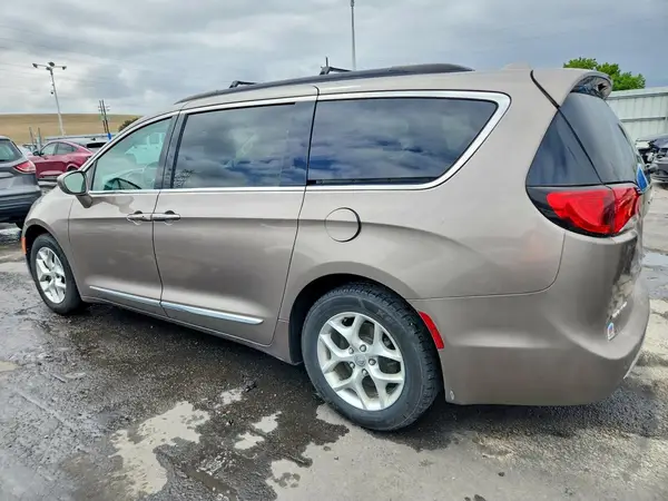 2C4RC1BG5HR809557 2017 CHRYSLER PACIFICA - Image 2