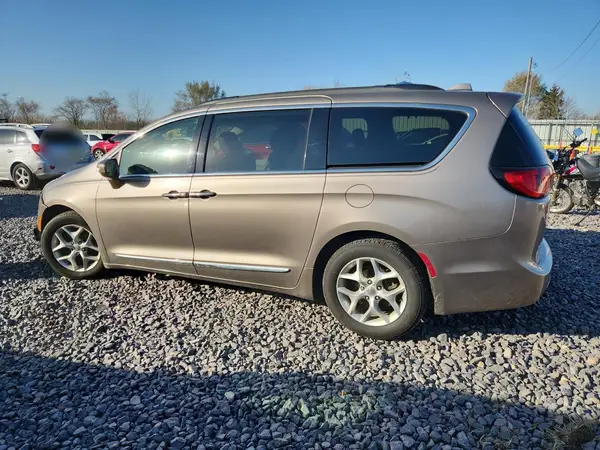 2C4RC1BG5HR809820 2017 CHRYSLER PACIFICA - Image 2