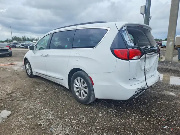 2C4RC1BG5HR810787 2017 CHRYSLER PACIFICA - Image 2