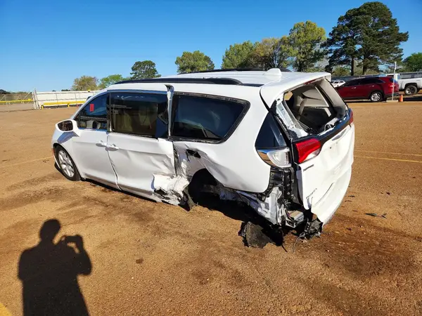 2C4RC1BG5HR816220 2017 CHRYSLER PACIFICA - Image 2
