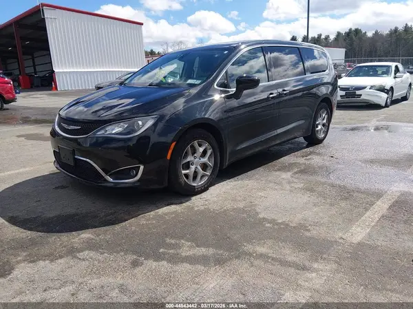 2C4RC1BG5HR816735 2017 CHRYSLER PACIFICA - Image 2