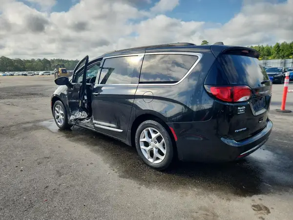 2C4RC1BG5HR820638 2017 CHRYSLER PACIFICA - Image 2