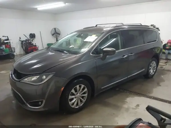 2C4RC1BG5HR821322 2017 CHRYSLER PACIFICA - Image 2