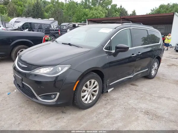 2C4RC1BG5HR832126 2017 CHRYSLER PACIFICA - Image 2