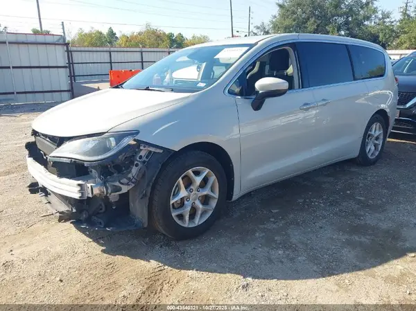2C4RC1BG5HR839576 2017 CHRYSLER PACIFICA - Image 2