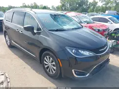 2C4RC1BG5JR100682 2018 CHRYSLER PACIFICA