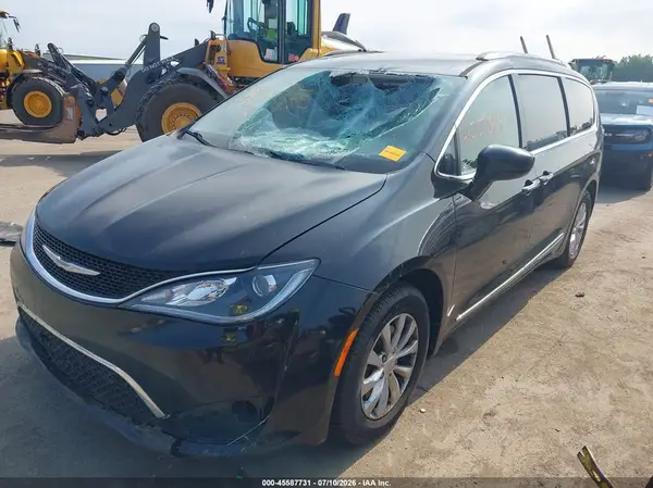 2C4RC1BG5JR100682 2018 CHRYSLER PACIFICA - Image 2