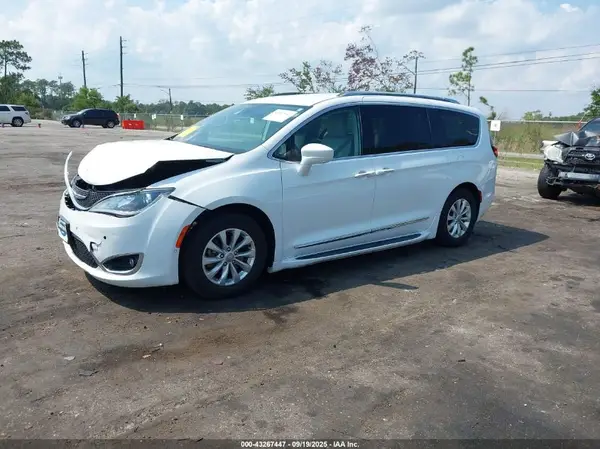 2C4RC1BG5JR103372 2018 CHRYSLER PACIFICA - Image 2