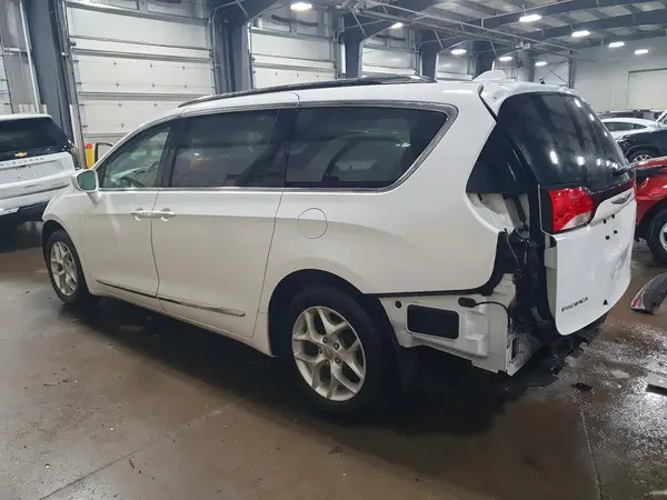 2C4RC1BG5JR104764 2018 CHRYSLER PACIFICA - Image 2