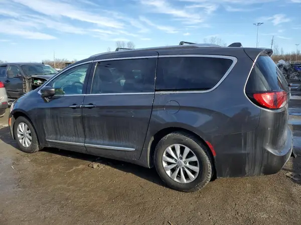 2C4RC1BG5JR107535 2018 CHRYSLER PACIFICA - Image 2